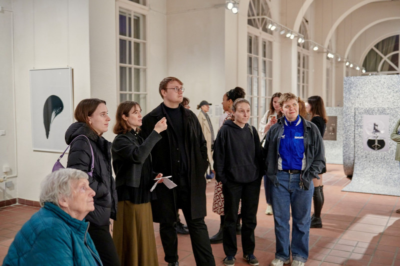 Interior of the gallery in Körnerpark with a group of visitors, sculptures on the floor, and artwork on the walls