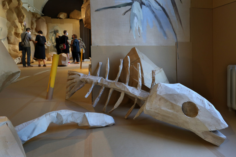 die Künstlerinnen geben eine Führung durch ihre Ausstellung