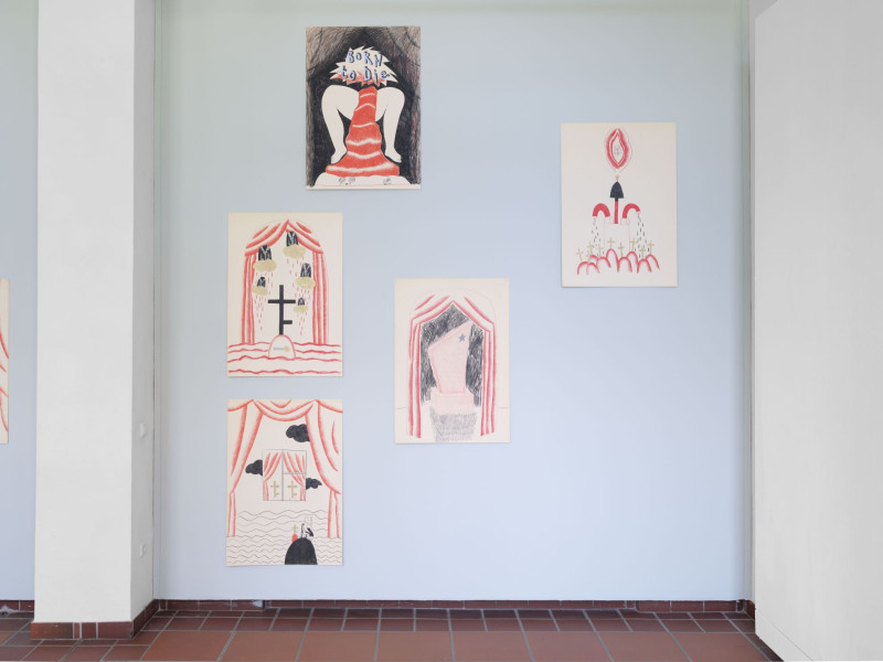 Zeichnungen auf Karton von der Künstlerin Antanina Slabodchykava, „Helden, sind lediglich Helden“, 2023.