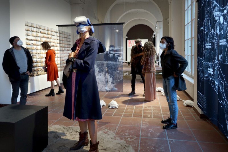 Eröffnungsabend der Ausstellung Sandsturm