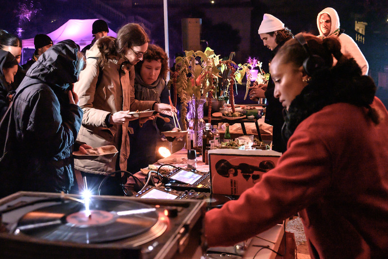 A culinary performance by the collective African Acid is the Future,Dauwd Al Hilali und Maryisonacid for the 40th anniversary of the Galerie im Körnerpark cooking, close-up